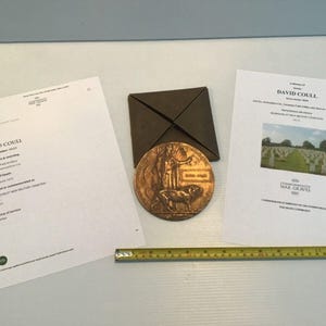 Penique de la Muerte de bronce antiguo de la Primera Guerra Mundial en estuche de cartón original - Artillero David Coull