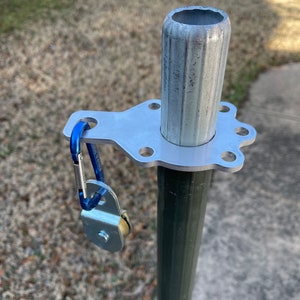 Metal Guy Ring 40mm for Military Mast
(NOT INCLUDED) On FiberGlass Pole with and carabiner clip and Pulley