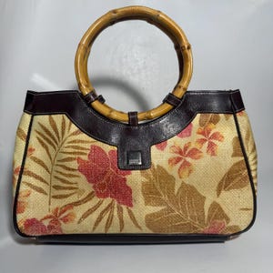 Bolso de mano con asas de bambú y tejido de flores de hibisco tropical / Franco Sarto / Bolso de mano de vacaciones Y2K / Monedero estructurado con asa superior