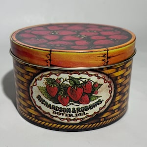 Round Red Strawberry Basket Tin / Cheinco / Gift For Collector / Farmhouse Kitchen Decor / Small Storage Solution / Gift For Her