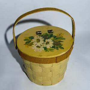 70s Cottagecore Basket Purse: Yellow Wood Daisy Decoupage Folk Art Bag