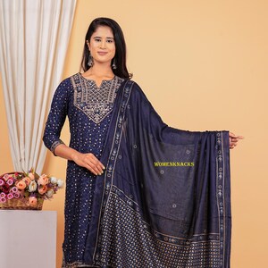 Kurti Hose mit Dupatta Kurti Set indische traditionelle Stickerei schwere Rayon indische ethnische festliche Partyabnutzung Geschenk Kurta Set