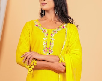 Beautiful Indian/ Pakistani Kurti Pant Dupatta Set This Is a 3 Piece Set In Floral Print And Gotta Lace Work Traditional Printed Outfit