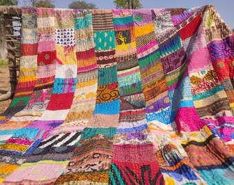 Trapunta Kantha patchwork: coperta reversibile in seta fatta a mano, biancheria da letto in stile boho
