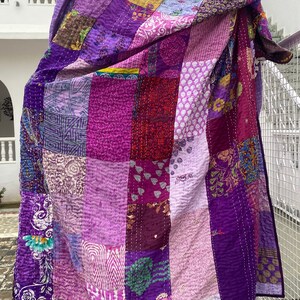 Trapunta Kantha patchwork in seta vintage – Coperta boho fatta a mano Purple