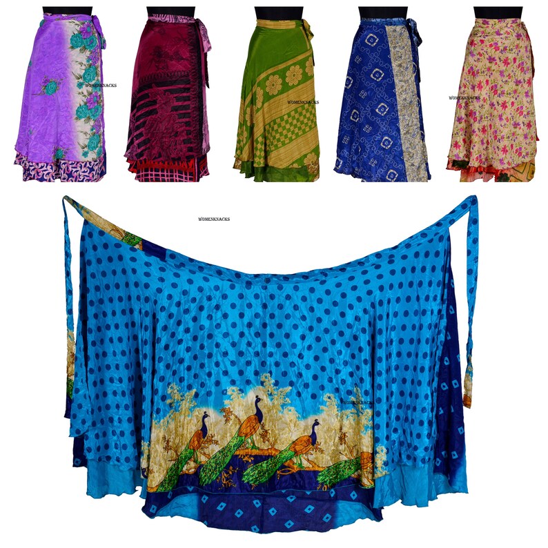 Pu&ograve; includere: Una collezione di sei gonne avvolgenti colorate con vari motivi, tra cui fiori, paisley e pois. Le gonne sono in seta e hanno un design fluido e a strati.