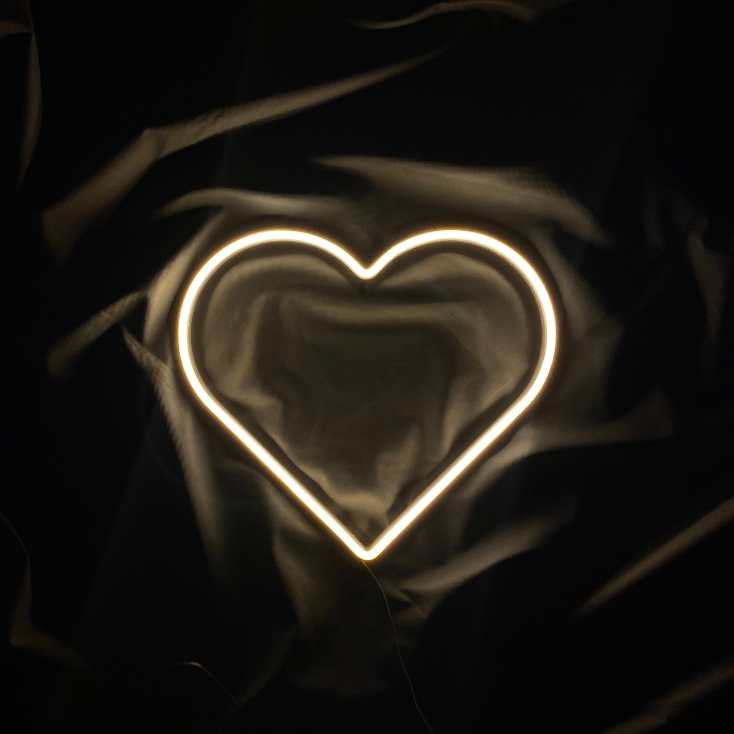 Heart neon sign | love neon sign | minimalistic neon | neon heart sign | bedroom wall decor sign | love night lamp | girl's room decor