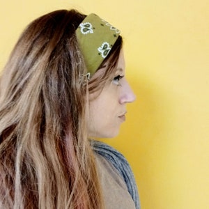 Green Bandana - 1 PACK - 22&quot;x22&quot;  -  USA MADE - Classic Paisley Bandana