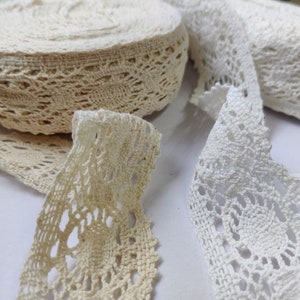 3 metres Cotton guipure lace trim, 45 mm wide, White or Ivory, vintage-style edge lace tape