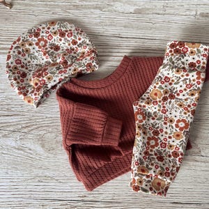 Puppenkleidung 43 cm Set: Pulli, Puppenhose, Mütze