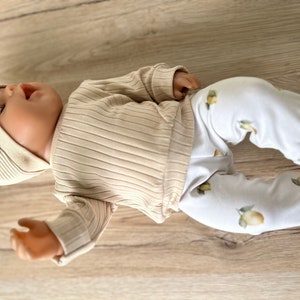 Puppenkleidung 43 cm Set Langarmshirt Hose Mütze Puppenoutfit Babypuppe Baby re born Puppenmode Beige Bild 6