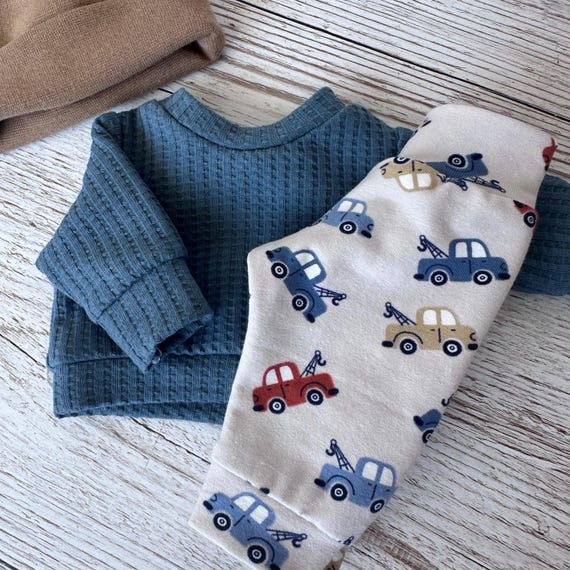 Puppenkleidung 30 - 34 cm Set für Junge Puppen: Pulli, Autos Puppenhose, Beanie Mütze