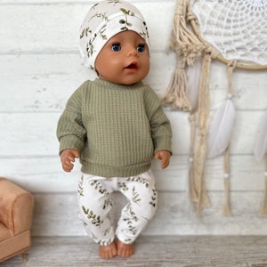 Puppenkleidung 43 cm 3-tlg Set: Pulli, Puppenhose, Mütze Bild 3