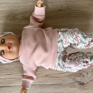 Puppenkleidung 30 34 cm Set Sweatshirt Puppenpullover Hose Mütze Mädchenpuppe Puppenoutfit Babypuppe Baby re vorn Beige Blumen Puppenhose Bild 6