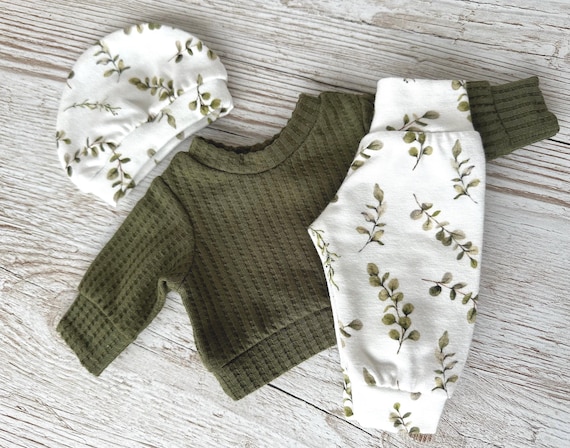 Puppenkleidung 30-34 cm 3-tlg Set: Pulli, Puppenhose, Mütze