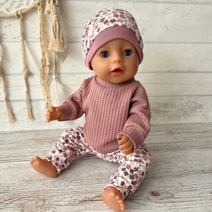 Puppenkleidung 43 cm Puppenpulli Hose Mütze Stirnband Blumen Mauve Puppenoutfit Babypuppe Baby re born Mädchenpuppe Puppenkleidung Paradies Bild 3