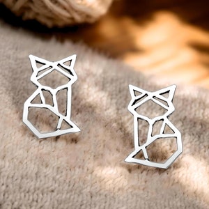 Tiny 925 Sterling Silver Kitty Cat Earrings - Lightweight Pushback Studs for Cat Lovers, Every Day Wear Jewelry, Cute Birthday Present 2143