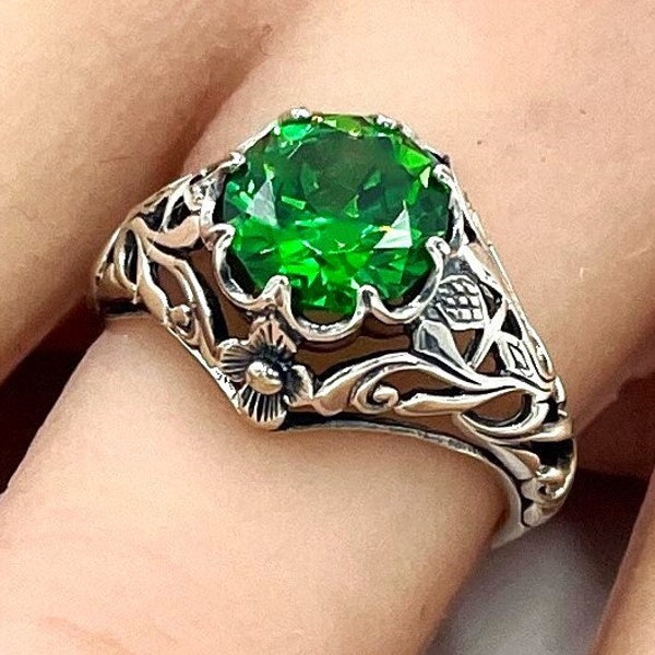 Vintage Estate Scottish Thistle Vivid Green 925 Solid Sterling Silver Sim. Emerald Ring        1198