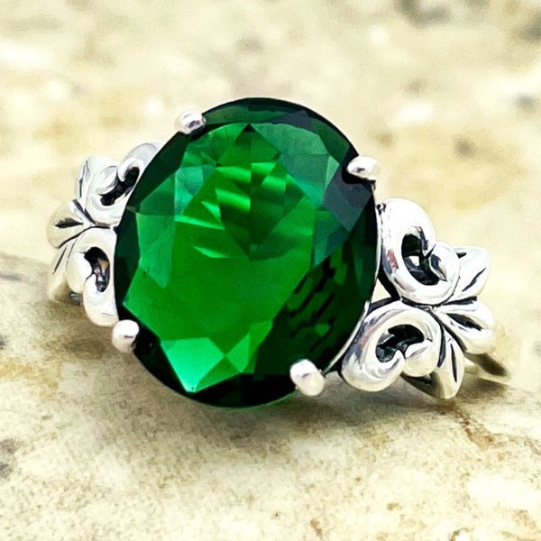 Vintage Oval Cut Sim. Emerald Flower Ring In 925 Solid Sterling Silver       1306