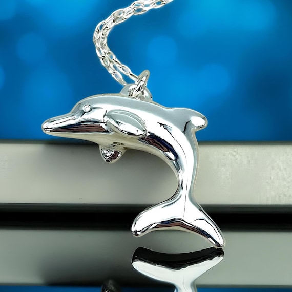 925 Sterling Silver Dolphin Pendant: Lightweight Ocean-Inspired Charm 1624