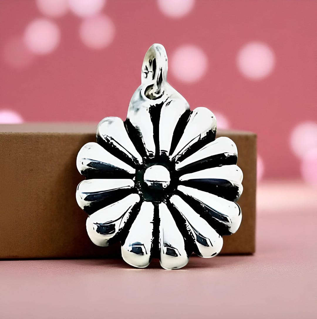 925 Sterling Silver Daisy Flower Pendant Necklace: Lightweight Delicate ...