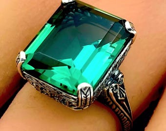 Vintage Filigree Sterling Silver Ring: 8 Carat Simulated Emerald Solitaire 927
