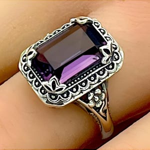 Vintage Amethyst 925 Sterling Silver Solitaire Ring, Timeless Gemstone Jewelry, Ideal Gift for Birthdays, Anniversaries, or Weddings    1346