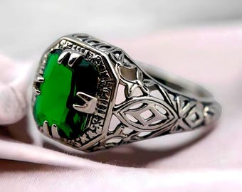 Vintage 925 Sterling Silver Filigree Ring: Green Sim Emerald 1810