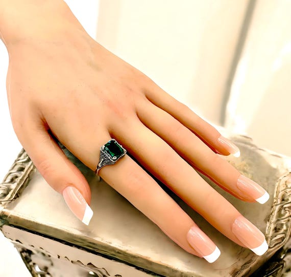 Vintage Sim. Emerald Peacock Ring: 925 Sterling S… - image 2