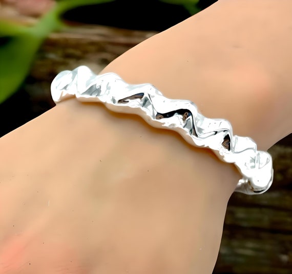 【可愛い存在感♪】PATOU Hammered Sphere Bracelet IMG_4135_2048x.jpg?v=1627878732