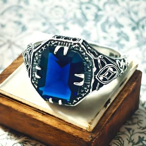 Vintage 925 Sterling Silver Filigree Ring: Royal Blue Sim. Sapphire Statement Piece 1364