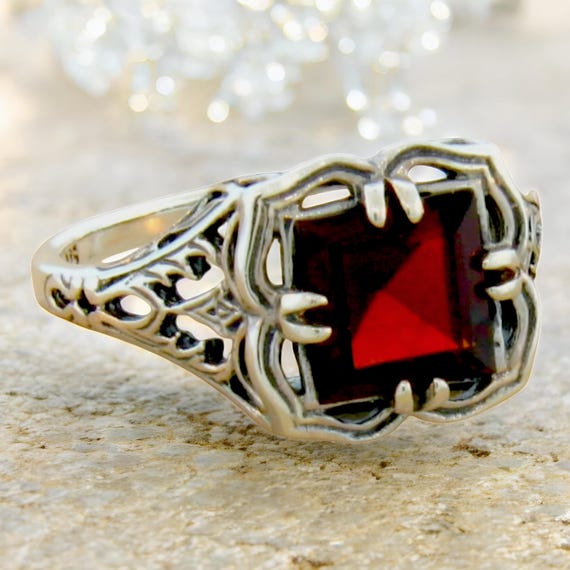Vintage Natural Garnet Solitaire Ring: 1.85 Carat, 925 Sterling Silver Filigree 685