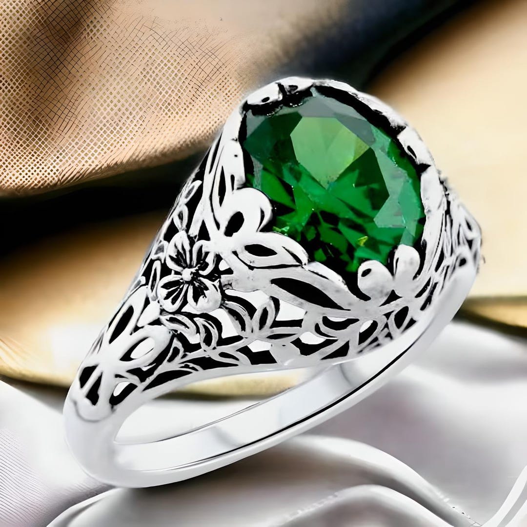 Emerald Antic Ring (925 Silver) main image 1