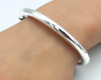 925 Sterling Silver Simple Spring Hinged Bangle Bracelet Lightweight. 6 1/2", 16.5 cm Inside Circumference - Perfect Anniversary Gift  1480