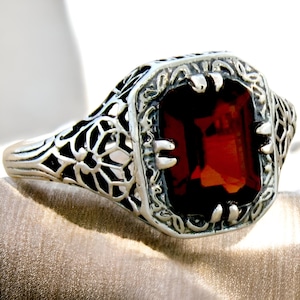 Vintage 2 Carat Natural Garnet Ring, Solitaire Filigree in 925 Solid Sterling Silver, Unique Birthday Gift, Genuine Gemstone Jewelry 634