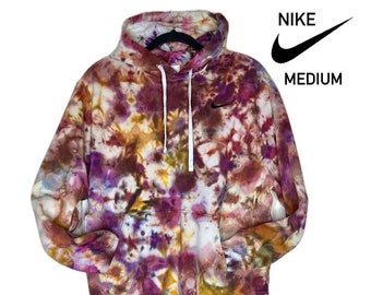 Moletom com capuz Nike Club masculino tingido à mão - Arte exclusiva em tie-dye/MASCULINO MÉDIO/detergente têxtil profissional grátis incluso (1oz)