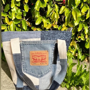 Patchwork Denim Tote Bag – Upcycled Levi’s Pocket, Zipper Closure, Pinstriped Lining