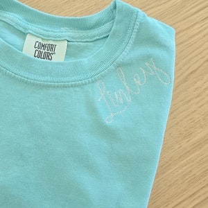 Camiseta bordada para niños y jóvenes Comfort Colors - Camiseta con apodo - Bordado personalizado - Camiseta bordada para niños pequeños - Personalizada - Regreso a clases