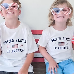 Camiseta juvenil bordada de Estados Unidos con la bandera de EE. UU., colores cómodos, patriótica, bandera estadounidense para niños, roja, blanca y azul.