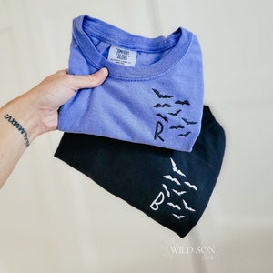 Unisex Komfortfarben Jugend T Shirt-Fledermäuse-Monogrammiert-Halloween Personalisiertes Namen T-Shirt für Kinder-Custom-Embroidered Shirt
