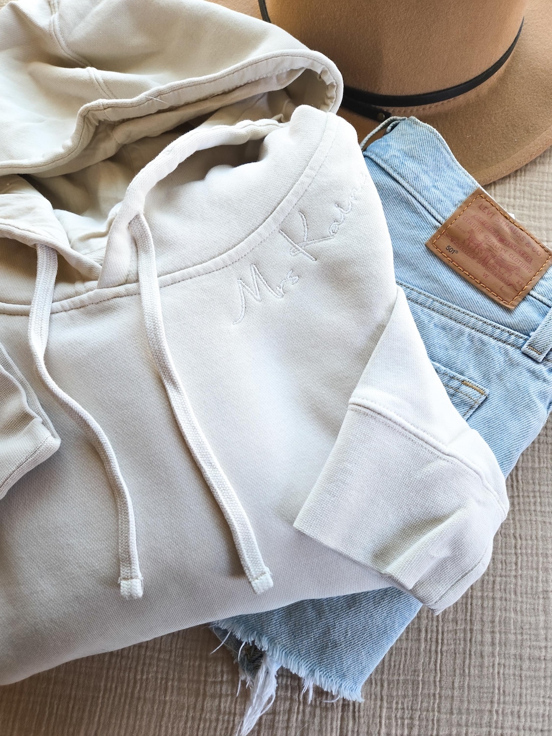 Cotton embroidered sweatshirt with fatin details
