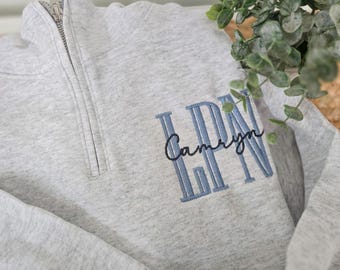 Krankenschwester Benutzerdefinierte Viertel Zip Sweatshirt-Jerzees Nublend Viertel Zip-Custom Gestickte-Personalisierte-Pflege Abschluss-Krankenschwester-RN-Geschenk für sie