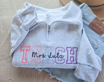 Sudadera universitaria bordada con el nombre del maestro, sudadera con cremallera de un cuarto, suéter bordado personalizado, agradecimiento al maestro