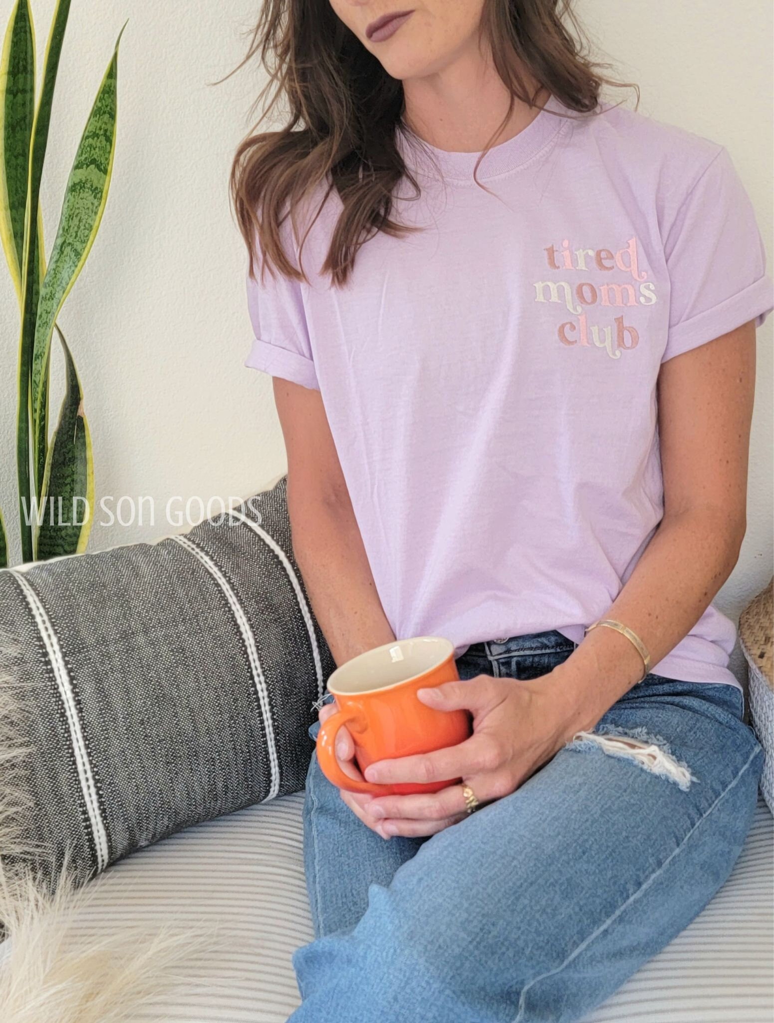 疲れたママクラブTシャツ - コンフォートカラー刺繍半袖シャツ 