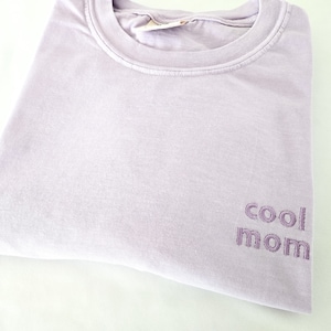 T-shirt aux couleurs confortables brodées pour maman cool-chemise fête des mères-chemise papa-cadeau fête des mères-t-shirt teint en pièce-haute qualité-cadeau pour elle