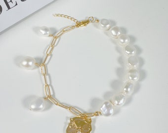 Elegante bedelarmband met parel en gouden vlinder – Zoetwaterparels en fijn kettingontwerp, sierlijk, minimalistisch, cadeau