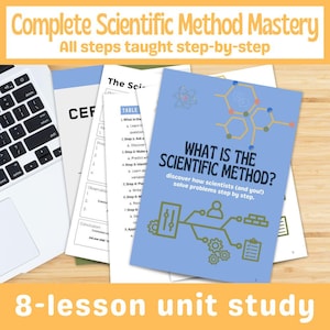 Könnte beinhalten: Mehrere Arbeitsblätter mit dem Titel "What is the Scientific Method?" auf einem blauen Umschlag. Sie liegen auf einer Holzoberfläche neben einem Laptop. Der Text "Complete Scientific Method Mastery" steht oben.