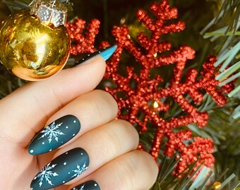 Christmas Green with White Snowflake Nails| Press On Nails | Fake Nails | Gel On Nails | Free shipping | Aesthetic Nails| Christmas Nails|