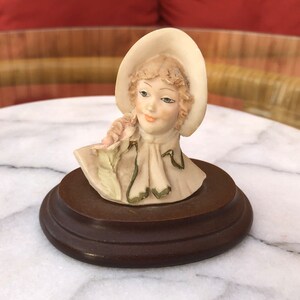 Rare Vtg A. Belcari Lady bust figurine on wooden base, signed - Italy - very good condition
