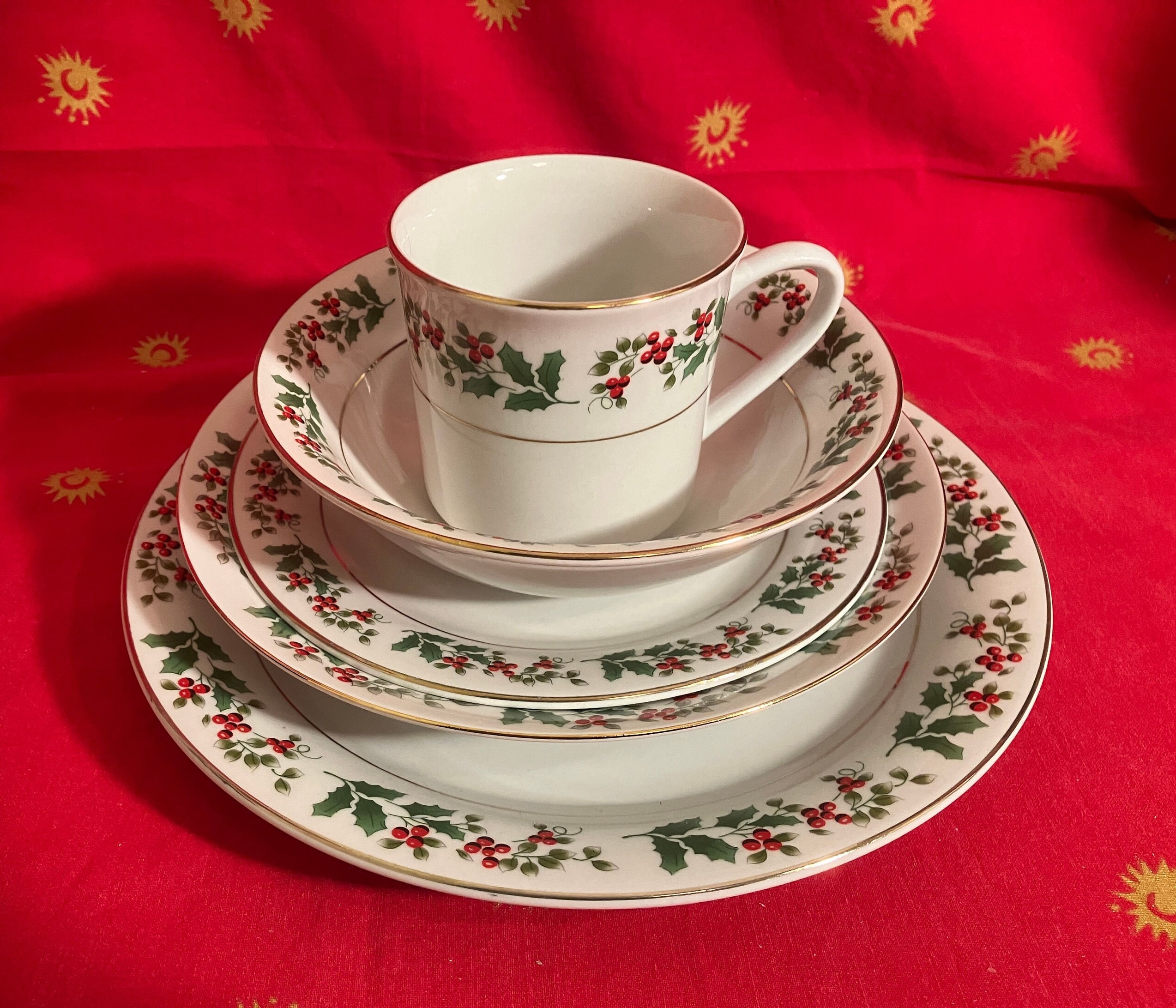 Gibson Designs Christmas Charm-Delight-Holiday-Harmony Housewares Dish  set for person 20pcs set